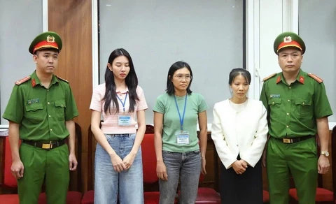 Vụ kẹo Kera: Thùy Tiên, Quang Linh Vlog, Hằng Du Mục nhận án phạt nặng, mất hết? - Hình 1