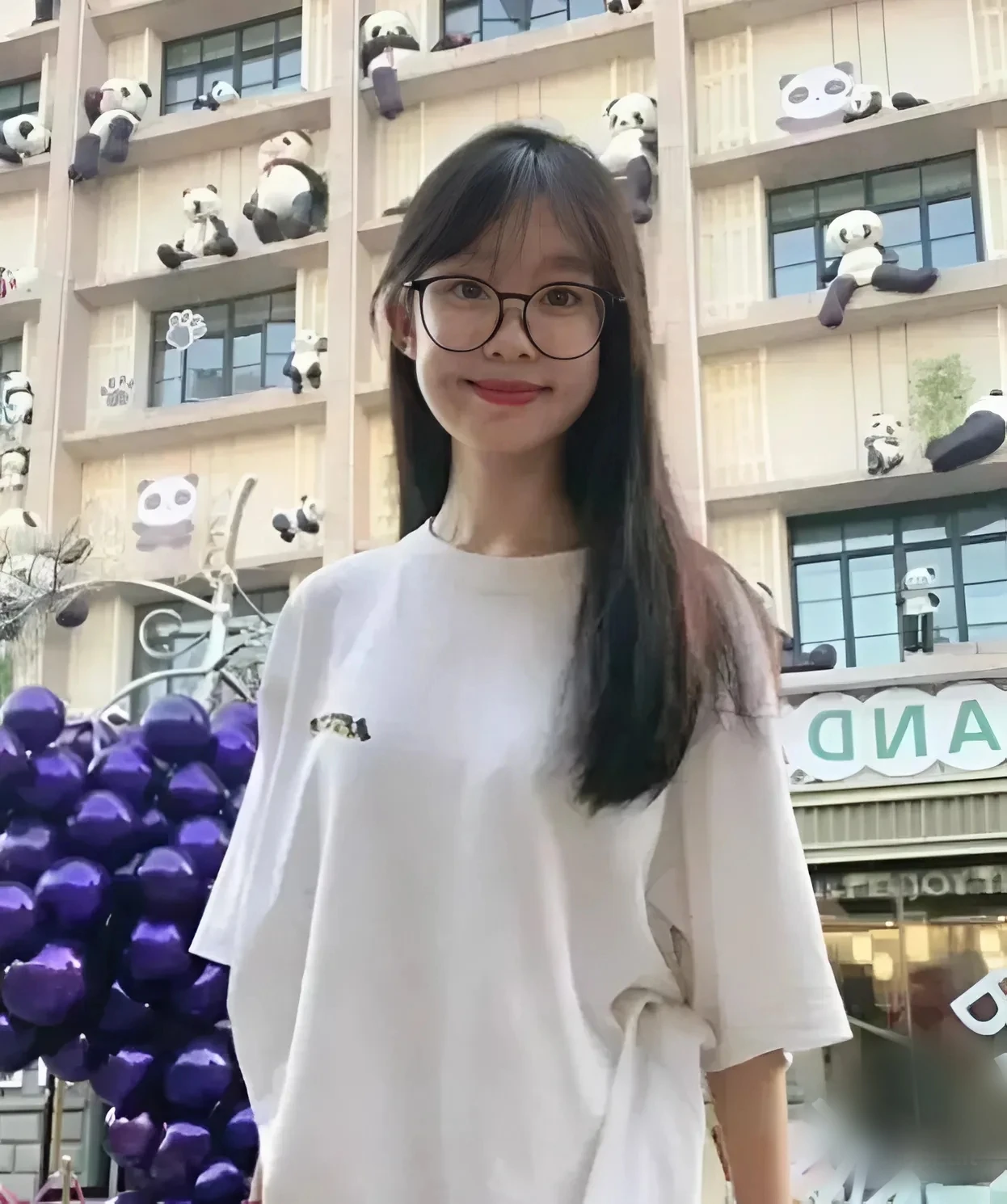 Cô gái xinh đẹp bỗng bị bố rao bán, tặng kèm hồi môn, biết lý do ai cũng sốc - Hình 1