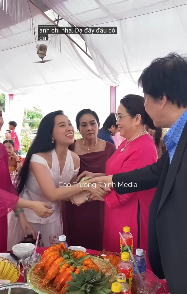 Con gái Vũ Linh tố ngược mẹ nuôi DN, từng bị ép làm điều sốc, nay thân cô 6 - Hình 6