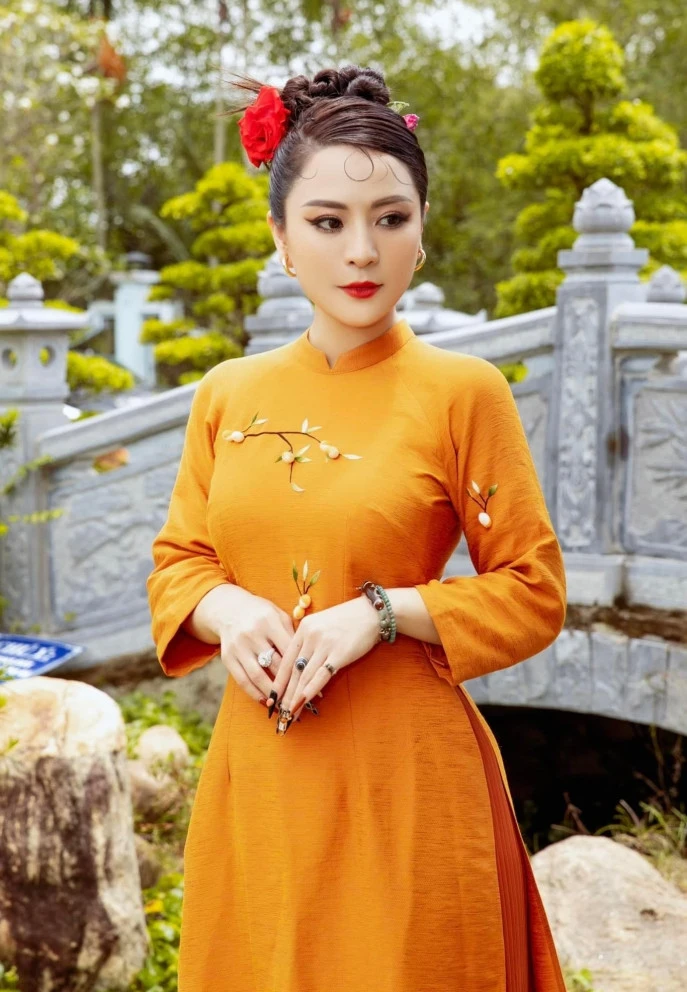 Con nuôi Hoài Linh dính ồn ào đòi nhà, sự nghiệp mờ nhạt, 2 năm mất giọng - Hình 6