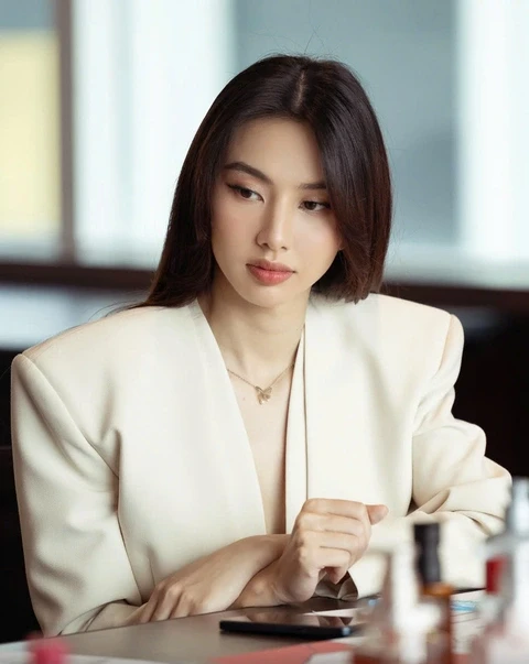 Doan Di Bang broke the deal to sell 4000 lipsticks to Thuy Tien, made a shocking appointment before wearing the bracelet? - Photo 9