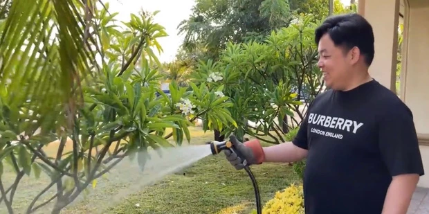 Nam nghệ sĩ có nhà trải từ Việt Nam sang Mỹ, 21 tuổ.i ly hôn, yêu nhiều mỹ nhân, U50 vẫn không vợ con - Hình 6