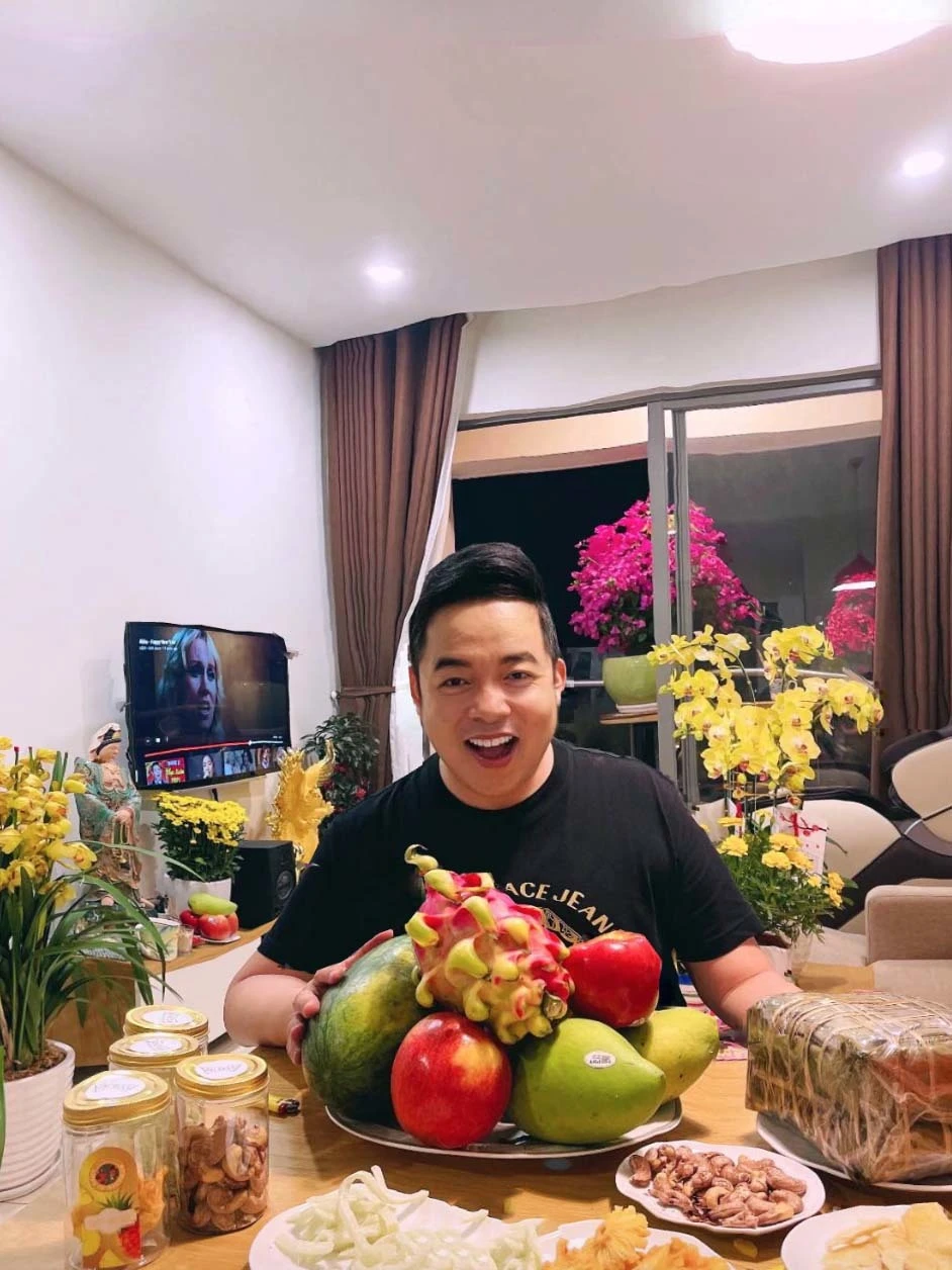 Nam nghệ sĩ có nhà trải từ Việt Nam sang Mỹ, 21 tuổ.i ly hôn, yêu nhiều mỹ nhân, U50 vẫn không vợ con - Hình 2