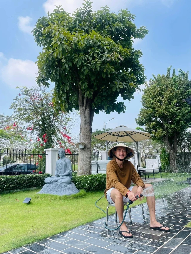 Quốc Trường: Ở biệt thự 300m2, gia tài vài trăm tỷ, U40 được ghép đôi Lọ Lem - Hình 3