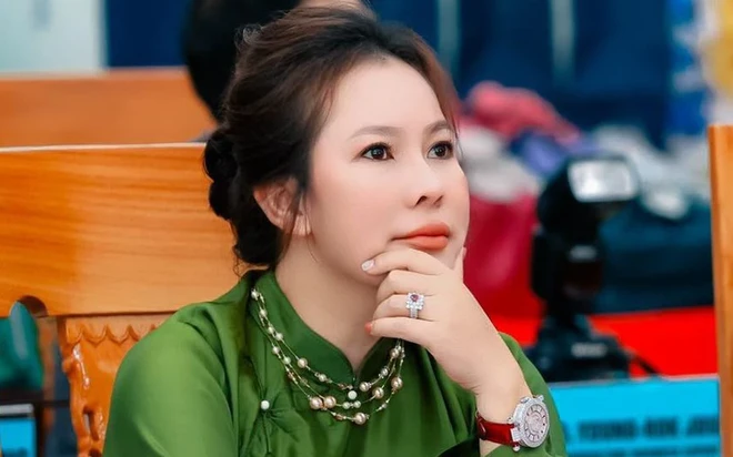 Vợ Quý Bình 1 thân chấp hết CĐM, làm 1 thứ với con trai để rửa sạch tiếng oan? - Hình 7