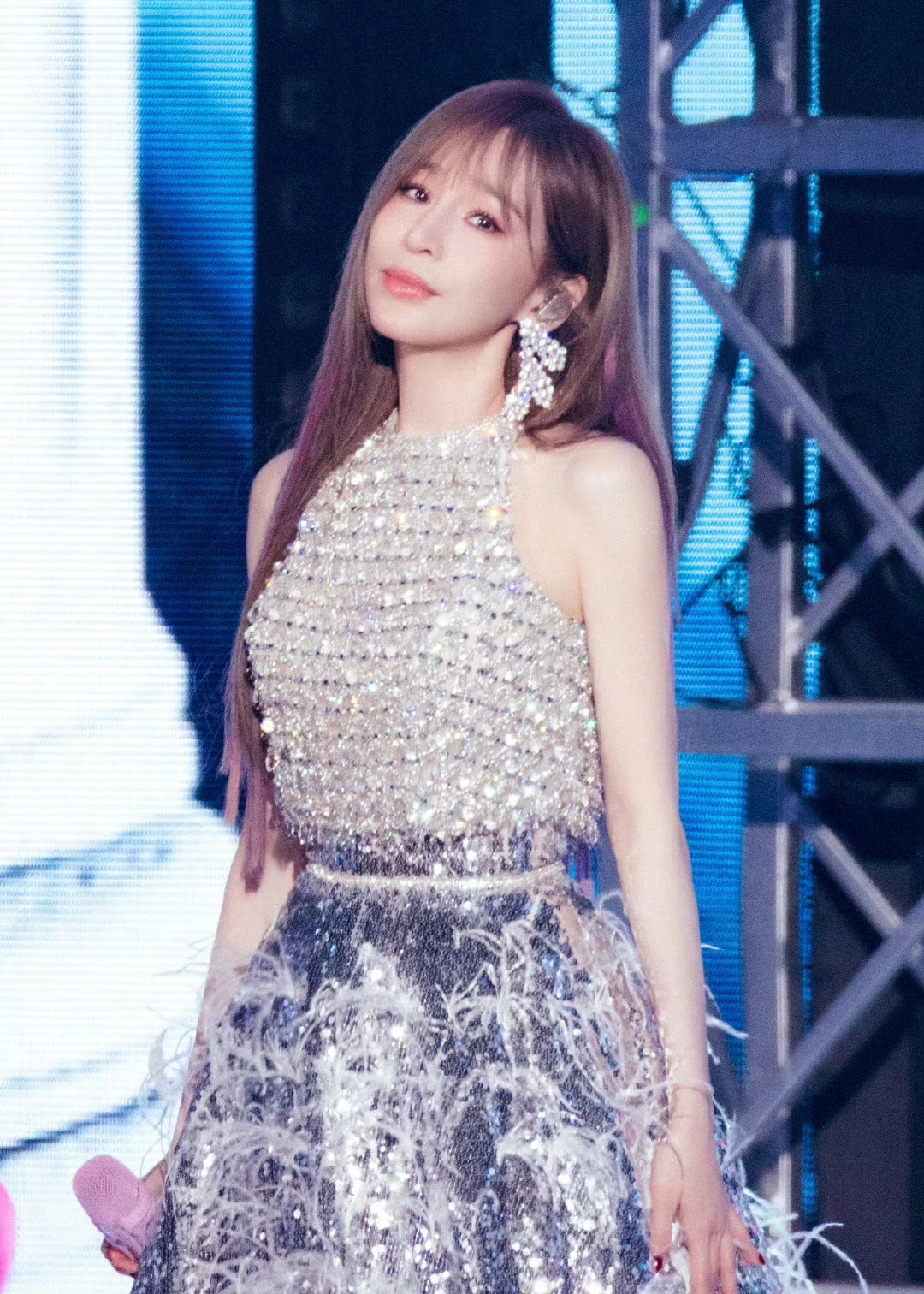 Vương Tâm Lăng Nữ thần thanh xuân làm tổng tài bất chấp đu idol, đỉnh cỡ nào? - Hình 9