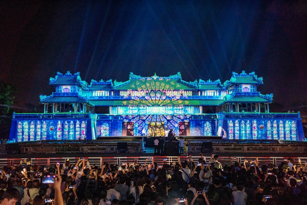 Đại nhạc hội Huế: có Quang Hùng rót 18 tỷ, 0h00 sold-out cảnh sau đó sốc? - Hình 2