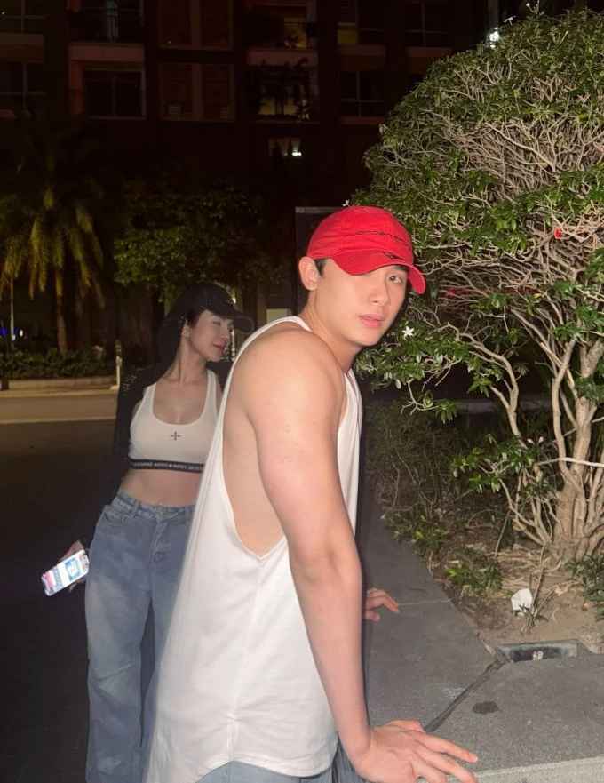 Hồng Nhung thay đổi không nhận ra, Diệp Lâm Anh đi chơi với bạn trai kém 11 tuổi - Hình 2