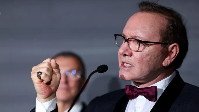 Kevin Spacey trở lại sau khi bị phong trào Me Too hủy hoại, loạn cả LHP Cannes - Hình 4