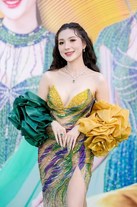 Ngân Collagen: Boss miền Tây giàu sụ, chồng bị phốt nói xạo gia thế - Hình 3
