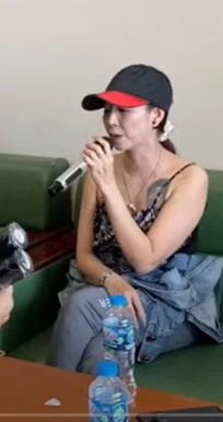 Người yêu cũ danh hài Hoài Linh tuổi 47: Cuộc sống kín tiếng, vẫn giữ hình xăm khuôn mặt Hoài Linh ở ngực - Hình 3