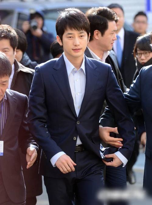 Park Shi Hoo: Mỹ nam toang sự nghiệp vì yêu gái trẻ, giờ nhan sắc khó tin - Hình 4