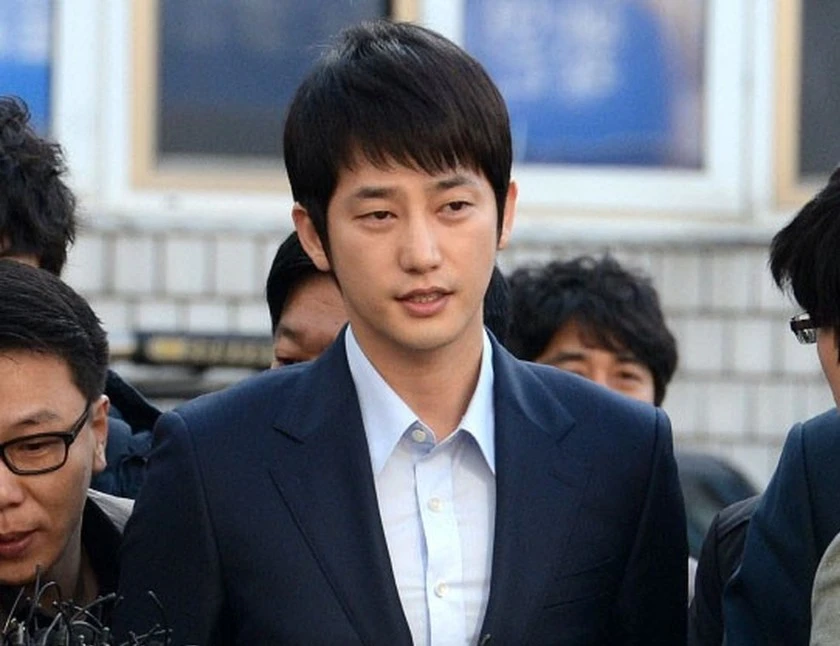 Park Shi Hoo: Mỹ nam toang sự nghiệp vì yêu gái trẻ, giờ nhan sắc khó tin - Hình 5