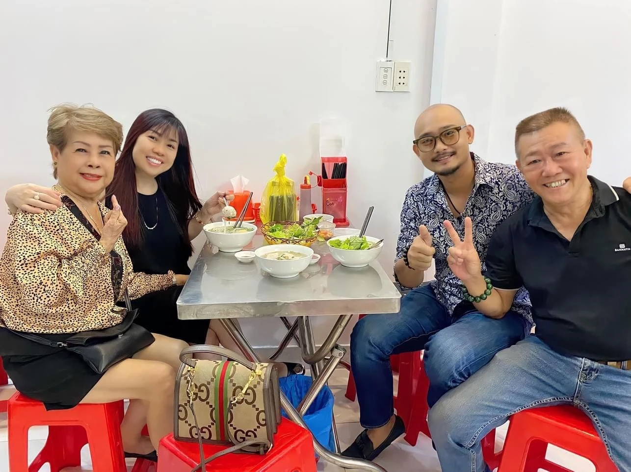 Vợ Vũ Thanh qua đời ở U80, lịch sử bệnh nền sốc, từng là ca sĩ phòng trà - Hình 9