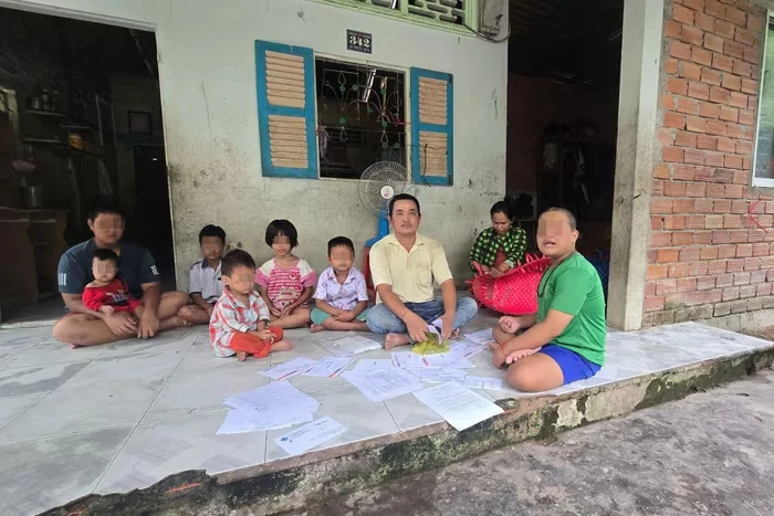 Vụ bé trai 7 lần mổ sọ: liệt nửa người bên phải, cha đèo con đến tòa làm 1 điều - Hình 4