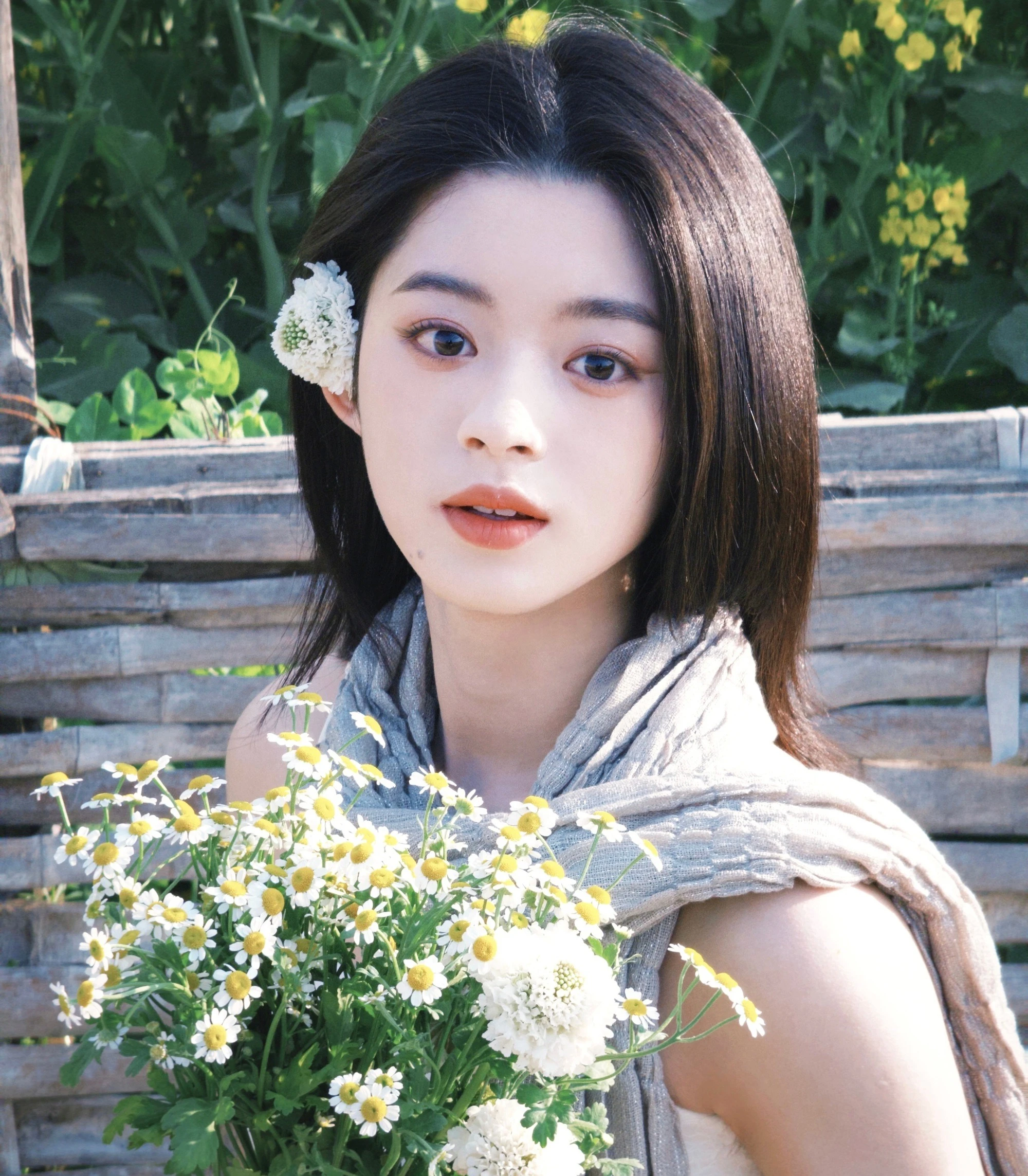Chỉ vì đôi hoa tai hơn 8 tỷ, mỹ nhân showbiz 17 tuổ.i khiến bố bị điều tra khẩn - Hình 4