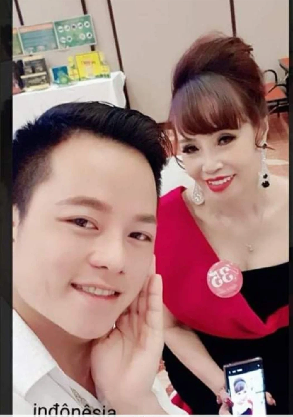 Cô dâu Thu Sao live ăn uống, diện mạo hiện tại sốc nặng, hết tiề.n căng da? - Hình 4