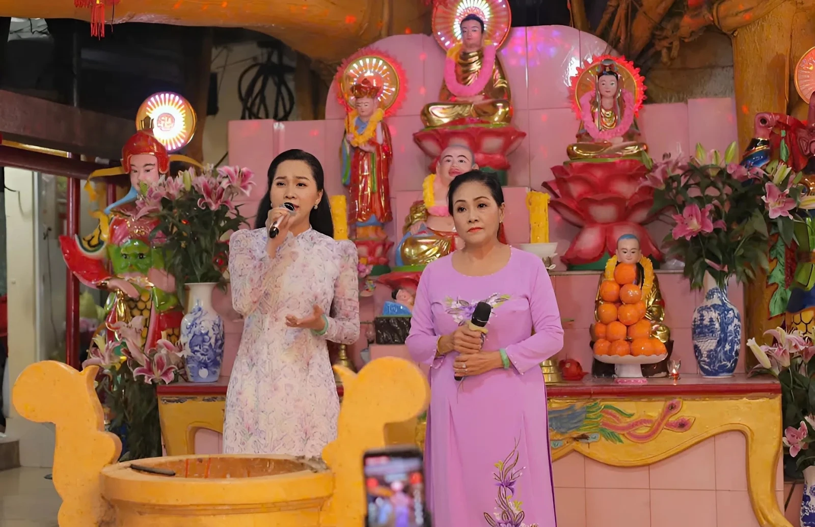 Mẹ con cô 6 học lỏm Hồng Loan làm từ thiện, tích cực xây dựng hình ảnh? - Hình 8
