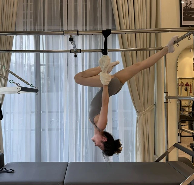 Vợ Quang Hải chơi lớn dốc ngược đầu, để lộ dáng bén phát mê, độ body bầu? - Hình 2