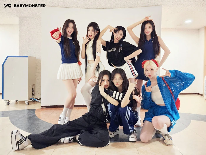 Ahyeon (BABYMONSTER) náo loạn sân bay, visual miễn chê, bất ngờ có hành động lạ - Hình 1