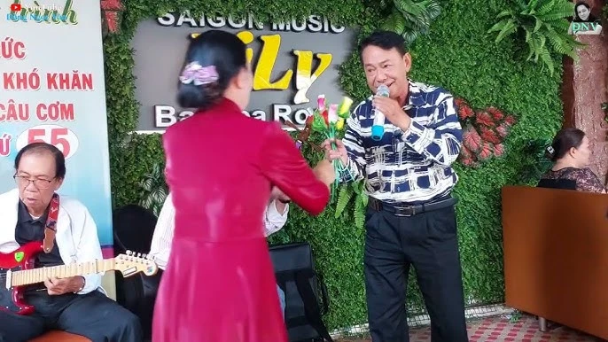 Bạn thân NS Vũ Linh làm bưng bê, bất ngờ đến mộ, thắp hương khấn 1 câu lộ bí mật - Hình 5