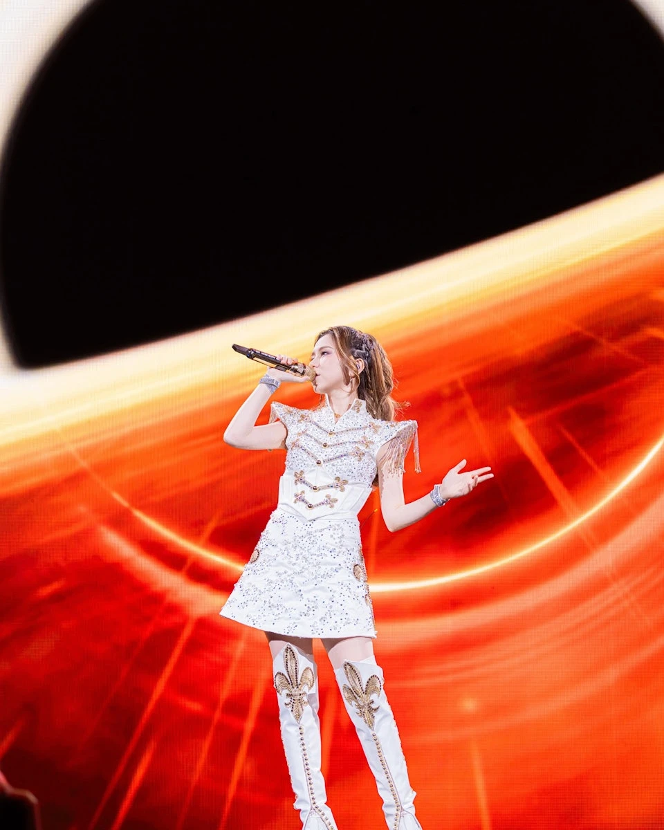 G.E.M 1 mình hạ đo ván BLACKPINK, GRAMMY vinh danh, có gì đáng gờm? - Hình 4