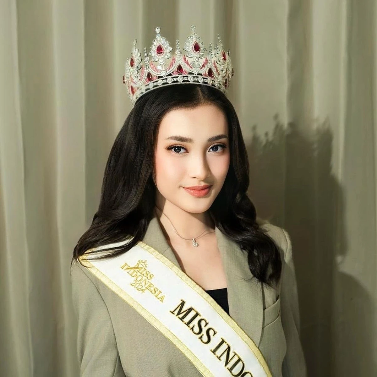 Miss World 2025: 2 thí sinh khiến Ý Nhi muối mặt, lọt Top 40 nhờ bí kíp này? - Hình 1