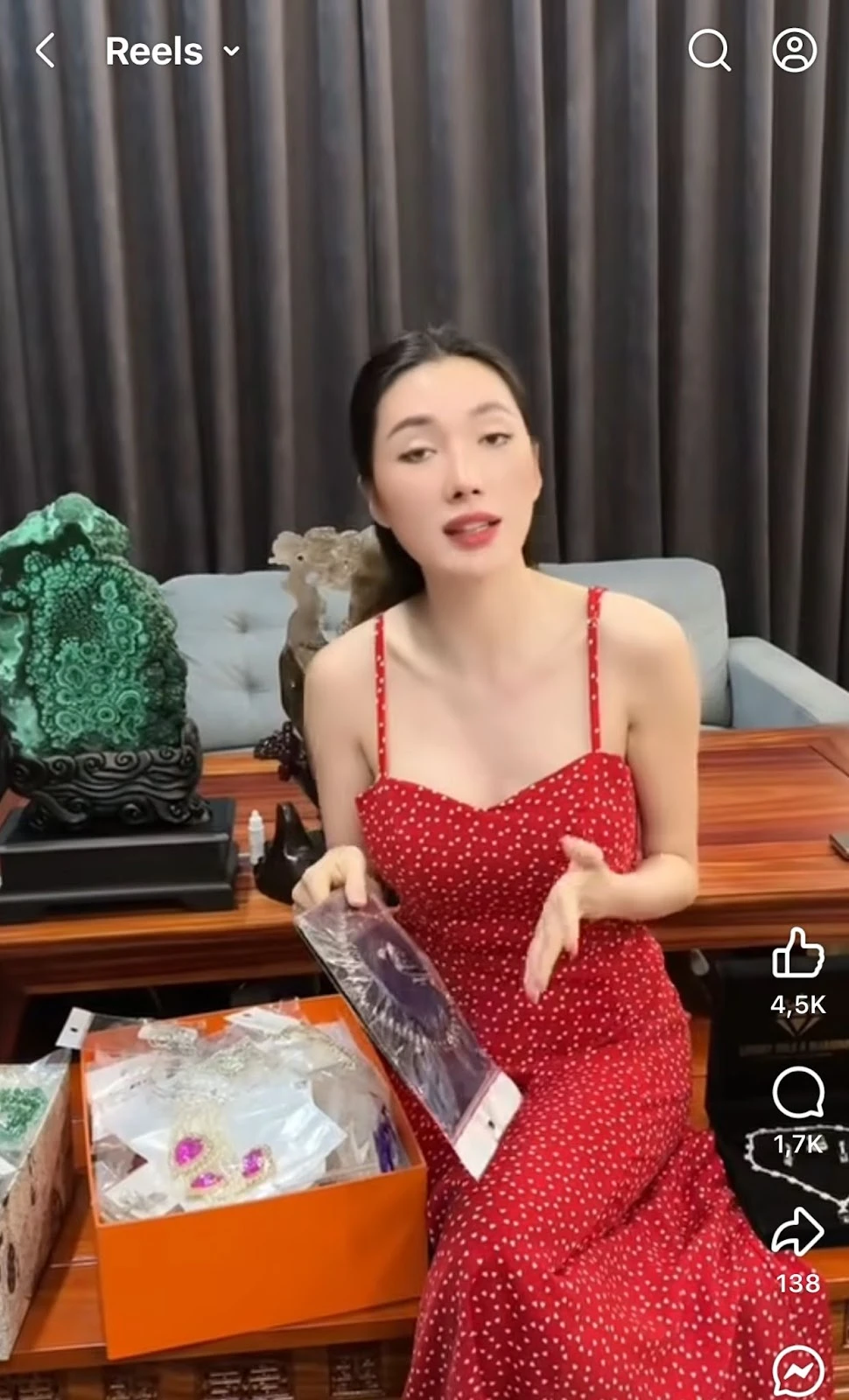 Ngân Collagen nghi phông bạt kim cương, nhân viên nói hớ làm lộ tẩy? - Hình 3