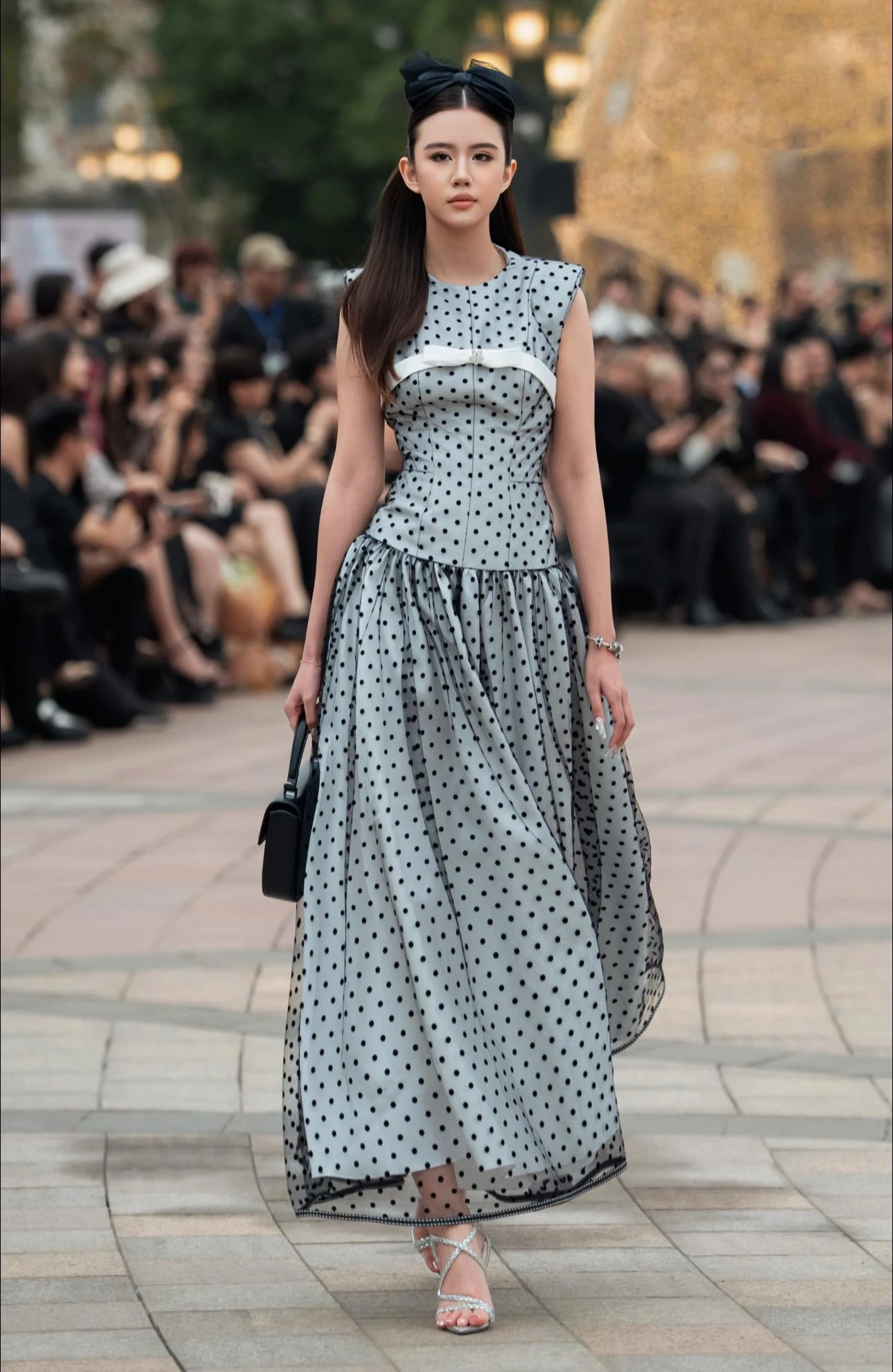 Diện thanh lịch kiểu Pháp giúp nàng cuốn hút từ sự tối giản - Hình 8