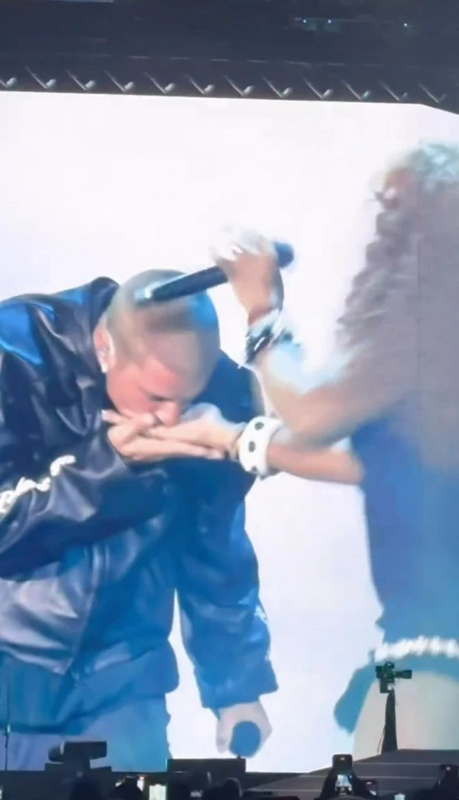Justin Bieber lộ diện sau tin phá sản, mặt biến dạng vì chất cấm, biểu hiện lạ - Hình 6