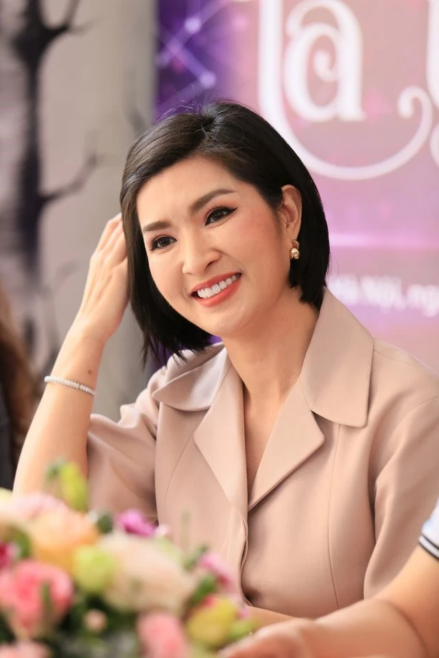 Ca sĩ Nguyễn Hồng Nhung: Quá khứ buồn, 44 tuổi lộ bụng bầu gần đẻ vẫn đi hát - Hình 4