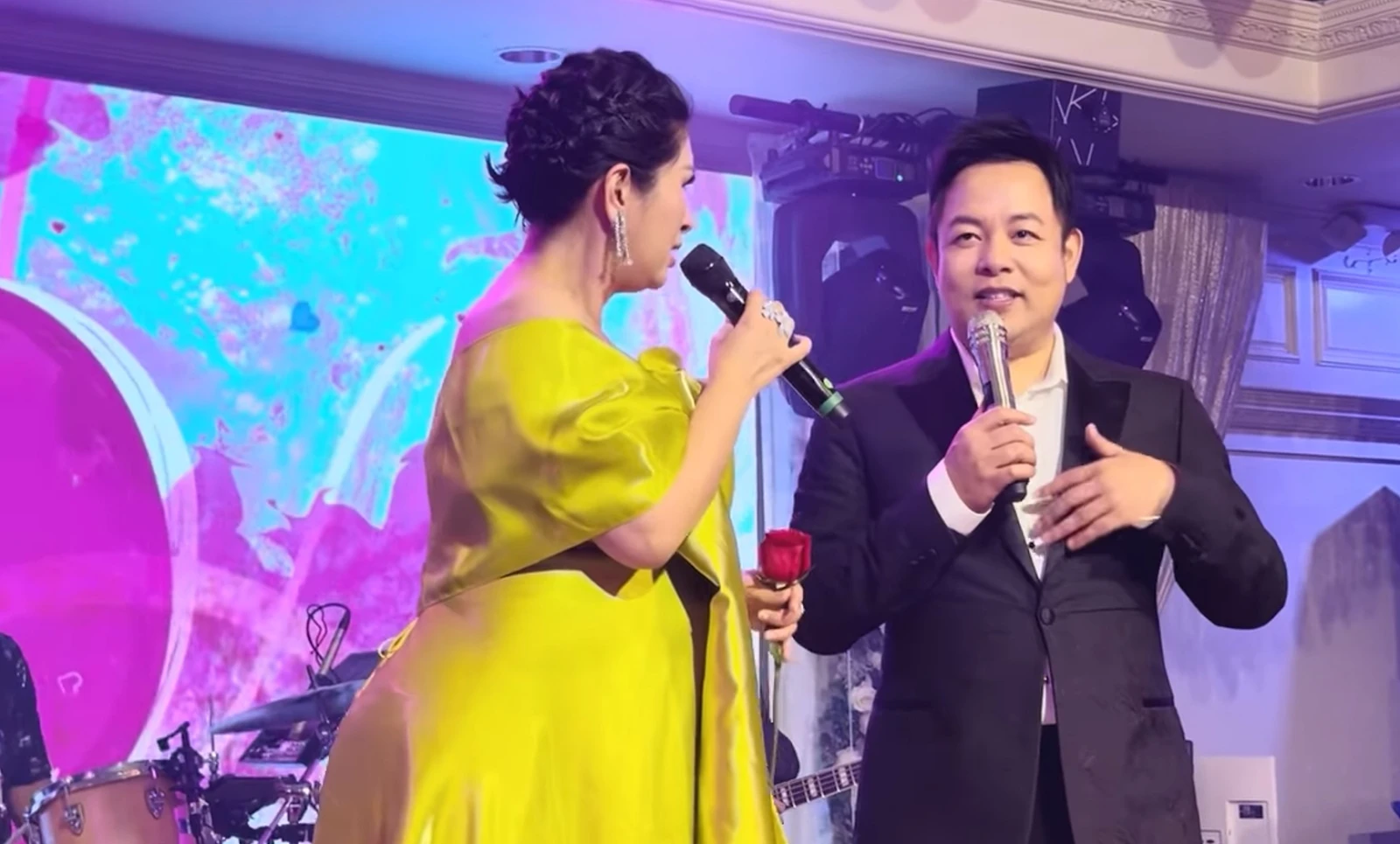 Ca sĩ Nguyễn Hồng Nhung: Quá khứ buồn, 44 tuổi lộ bụng bầu gần đẻ vẫn đi hát - Hình 7