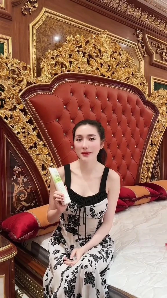 Ngân 98 quất Ngân Collagen, mời CA vào cuộc, lộ bí mật căn phông kẻ bạt? - Hình 3