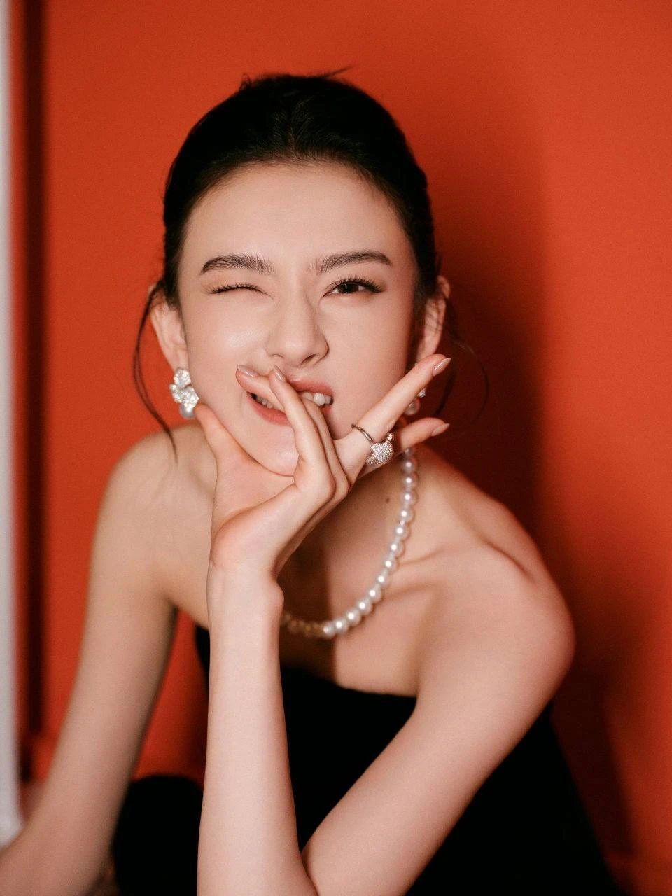 Tống Tổ Nhi thoát sát, nắm đầu loạt tiểu hoa kiêu ngạo, vị trí khó ai dám đụng - Hình 4