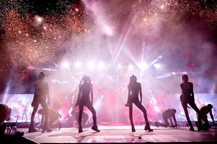 BLACKPINK công bố world tour nóng nhất, fan Việt lâm cảnh khổ nhất lúc này? - Hình 3