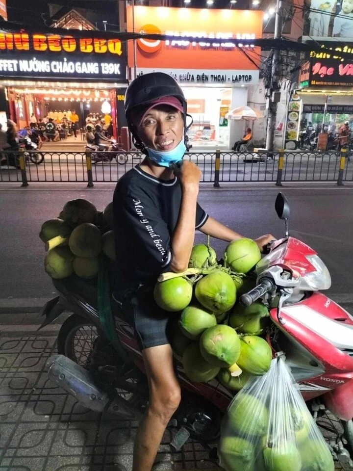 Danh hài có tiếng tại Gala cười giờ sống chung với bệnh, làm đủ nghề mưu sinh - Hình 3