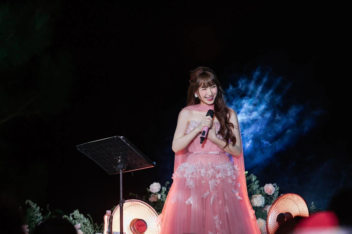Hoa Minzy steals Phuong Linhs hit, sings publicly at a music event, who is better? - Photo 6