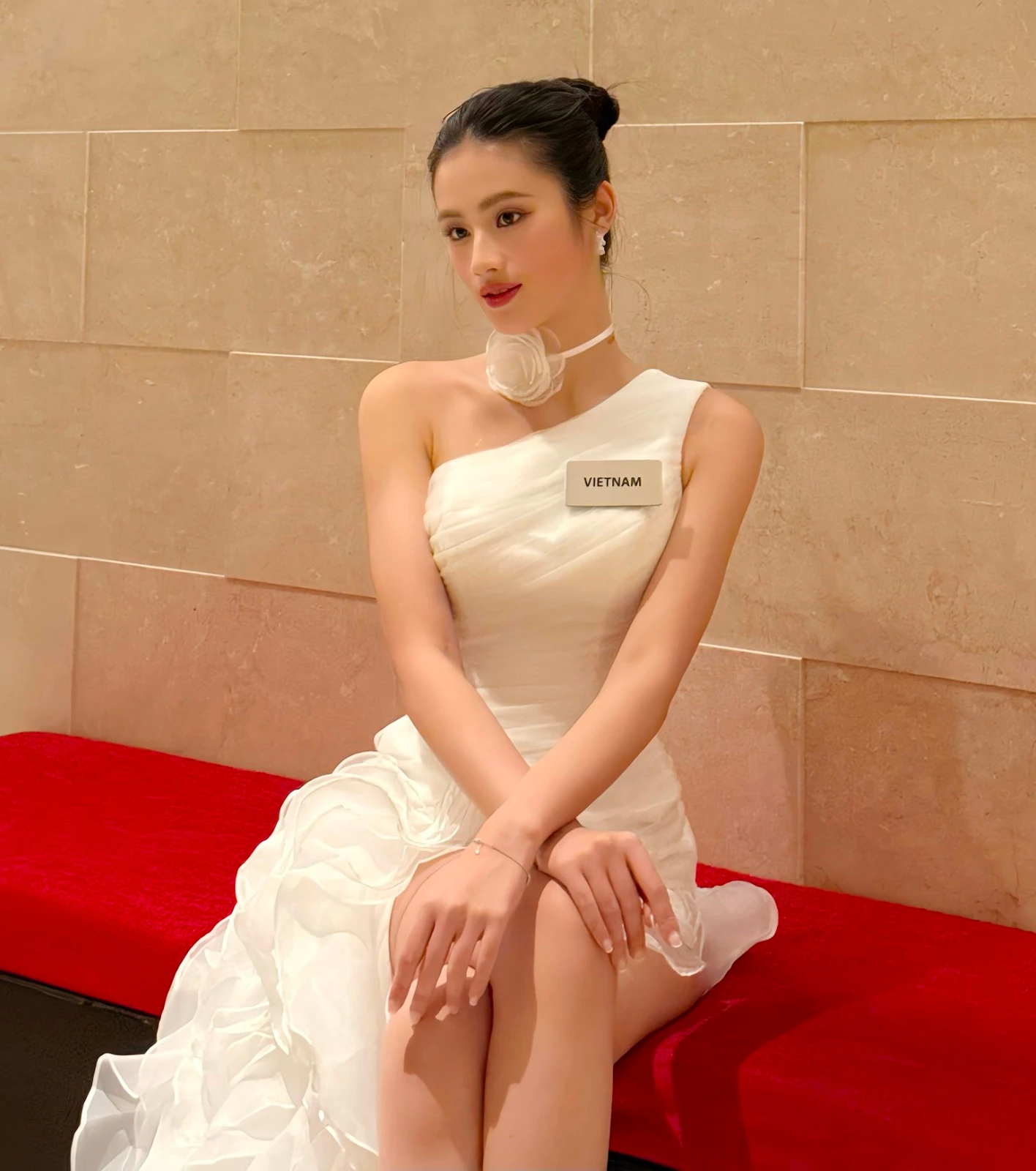 Ý Nhi trúng đậm ở Miss World, thủ hiến Ấn Độ tặng vàng an ủi, con số sốc? - Hình 4