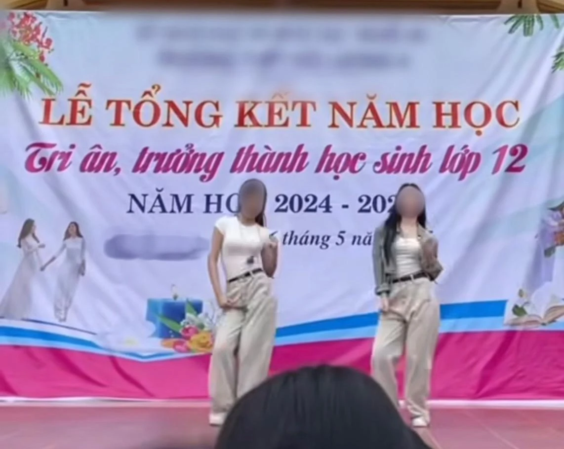 2 nữ sinh vượt quy chuẩn xã hội, mặc đồ ôm sát nhảy 1 kiểu khiến MXH bức xúc? - Hình 1
