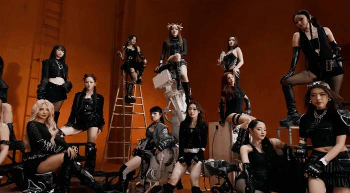 30 nghệ sĩ nữ lần lượt làm nền cho bữa tiệc kĩ xảo trong MV chủ đề Em Xinh Say Hi - Hình 8