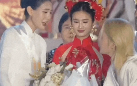 Đoạn clip gây xôn xao vì hành động lạ của Hoa hậu Ý Nhi và Jack - Hình 1