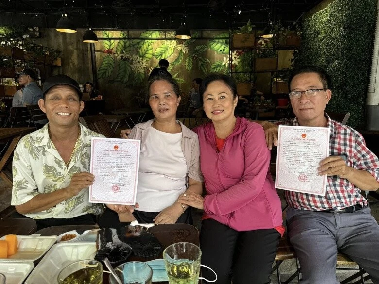 Mẹ HHen Niê chạm mặt bà xui, lộ thái độ bất ngờ, có thân thiết như lời đồn? - Hình 4