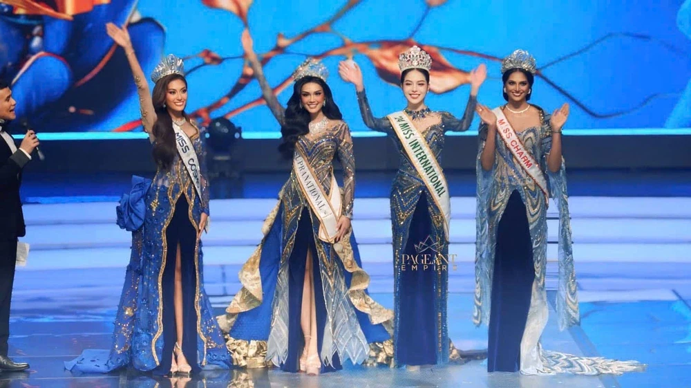 Thanh Thủy ghi điểm ở Indonesia, đọ sắc với 3 nàng hậu quốc tế, visual hơn hẳn? - Hình 1