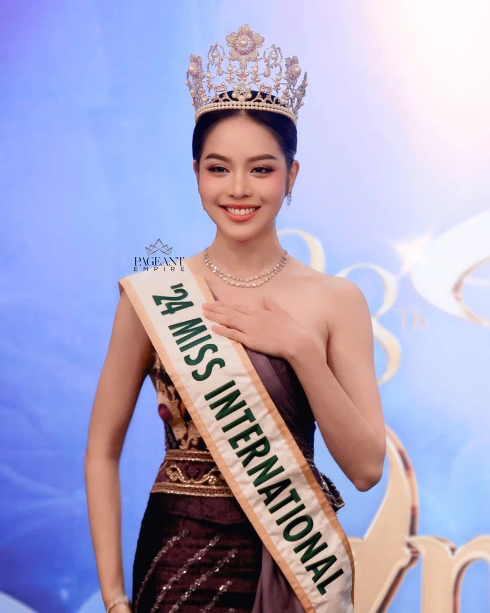 Thanh Thủy ghi điểm ở Indonesia, đọ sắc với 3 nàng hậu quốc tế, visual hơn hẳn? - Hình 2