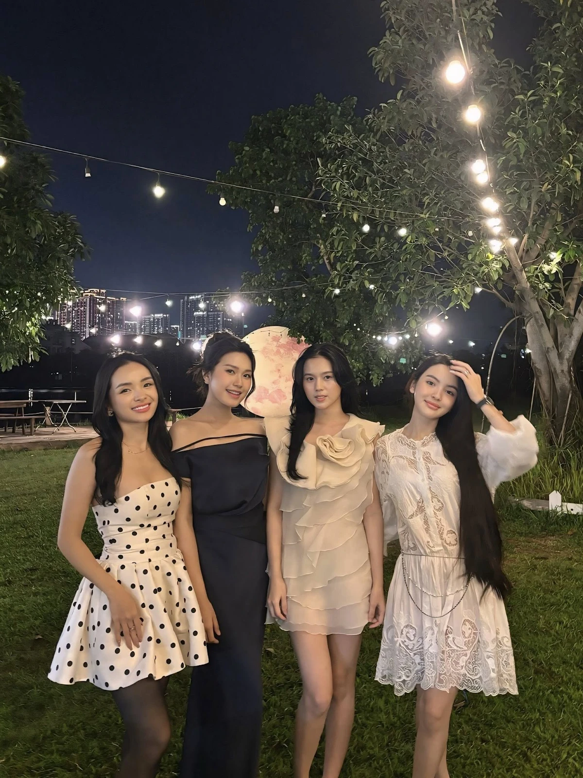 Vợ Văn Hậu nghi né tà Chu Thanh Huyền, chung khung hình biểu cảm sượng trân? - Hình 2