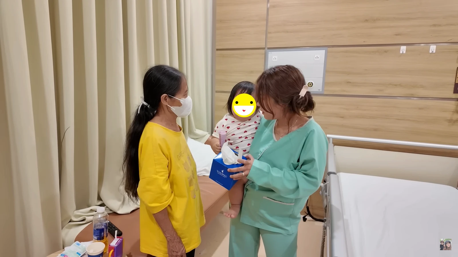 Bà Nhân Vlog content bất chấp, bế con bị Covid-19 không cách ly, sau đó sốc hơn - Hình 4