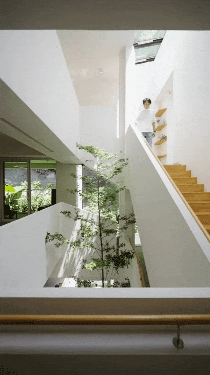 Chàng trai 9x xây biệt thự 760m2 cho bố mẹ về quê nghỉ hưu, chỉ tiêu hơn 1 triệu đồng/tháng vẫn hài lòng - Hình 4