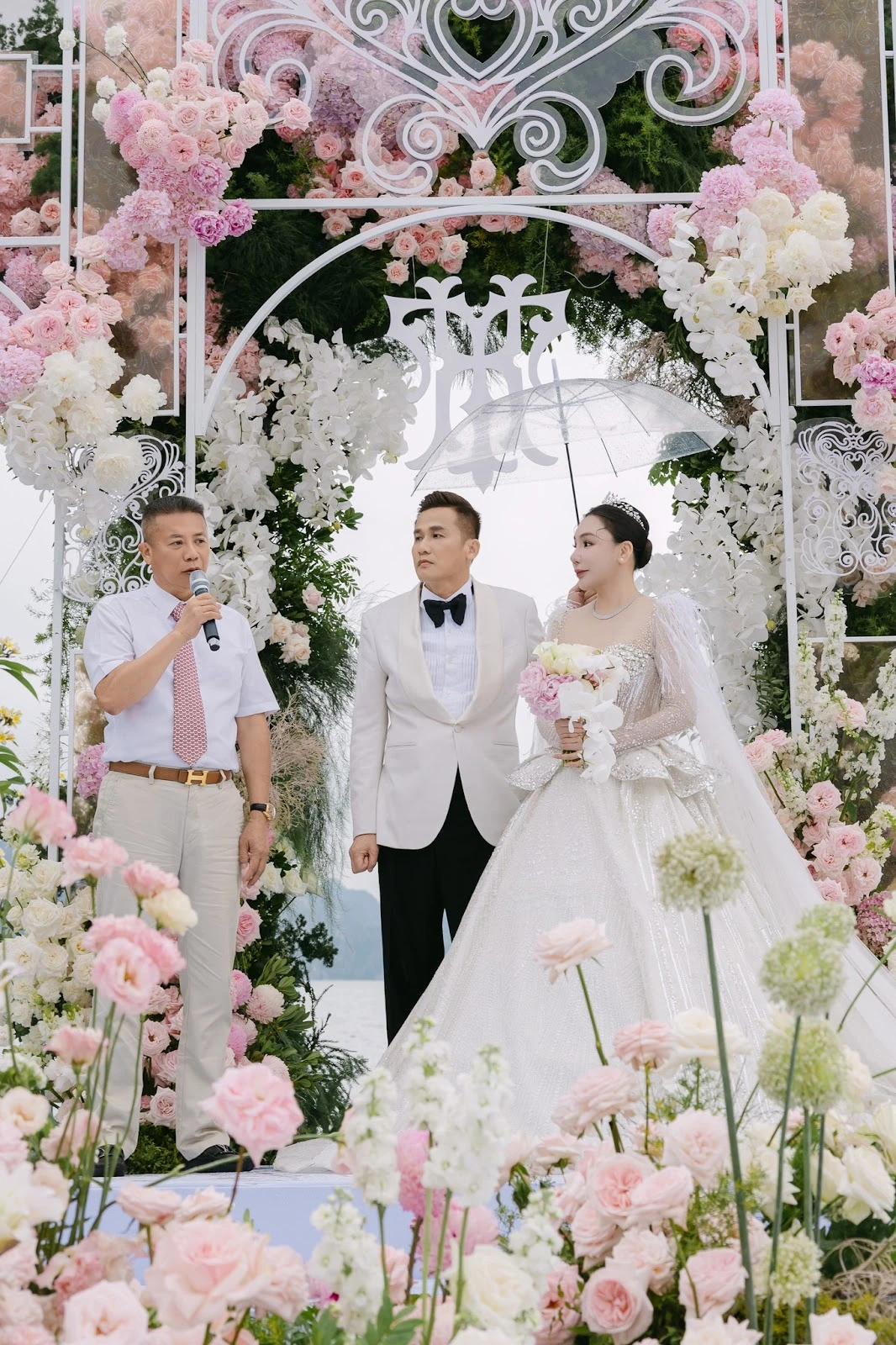 Hồ Quỳnh Hương khiến MXH xôn xao mối quan hệ với mẹ chồng viết tâm thư 249 chữ? - Hình 1