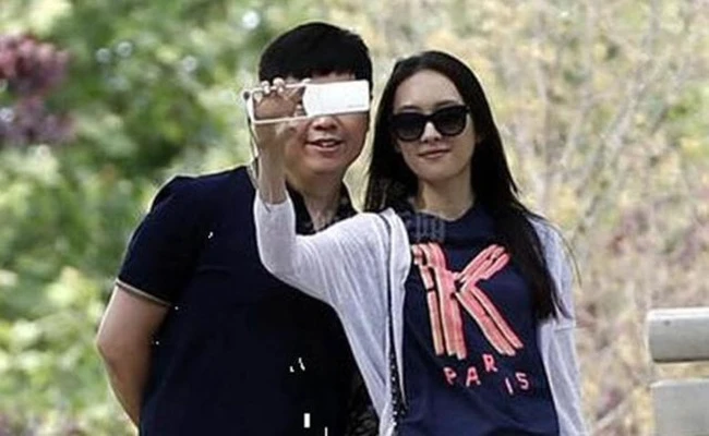 Tuệ Quý Phi NYT đóa hoa nở muộn của Cbiz, vướng thị phi đầy mình vẫn tỏa sáng - Hình 11