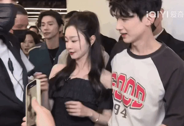 Cặp chị em showbiz yêu lén lút đã toang, nhà trai bỏ bồ chạy theo nữ thần 10 triệu người say đắm? - Hình 9